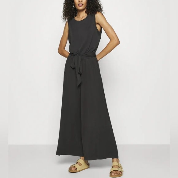 BR Jumpsuit - Picture 1 of 4